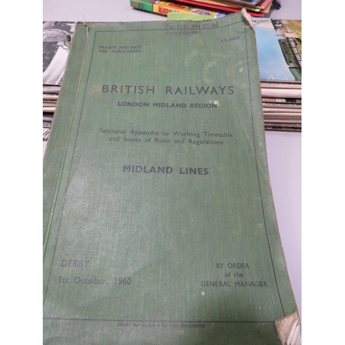 370 - A COLLECTION OF RAILWAY INTEREST BOOKS AND MAGAZINES TO INCLUDE BRITISH RAILWAYS LMR DERBY 1960 RULE... 