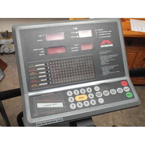 542 - A LARGE JOHNSON CROSSFIT EXERCISE MACHINE