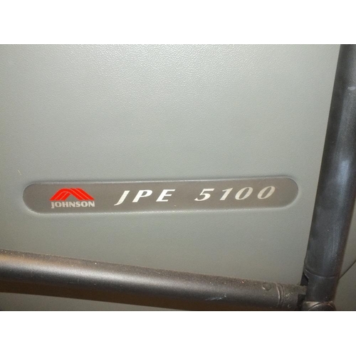 542 - A LARGE JOHNSON CROSSFIT EXERCISE MACHINE