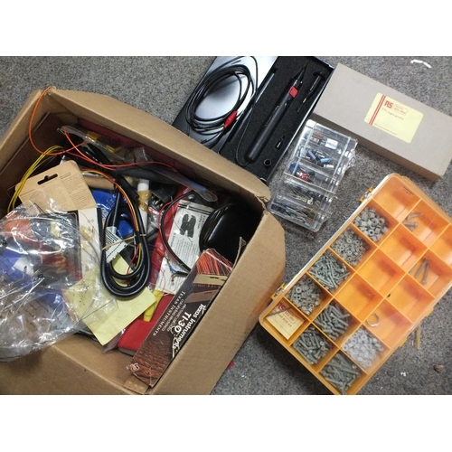 134 - A QUANTITY OF MICROCHIPS, PEG BOARDS, AND A RADIOSHACK INSTRUCTION BOOK (5 BOXES)