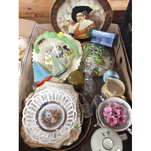 137 - A TRAY OF ASSORTED CERAMICS TO INCLUDE WADE SAIL SHIPS, AYNSLEY ETC.