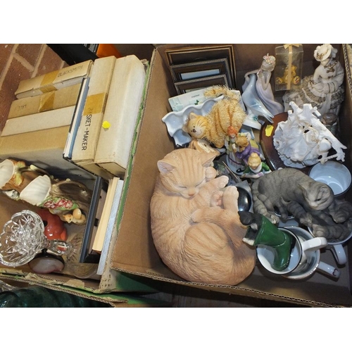 142 - TWO TRAYS OF ASSORTED CERAMICS AND FIGURES TO INCLUDE COLLECTORS PLATES, TOGETHER WITH A TRAY OF GLA... 