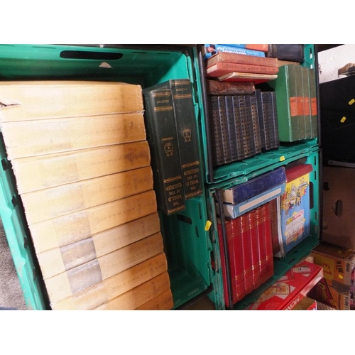 173 - THREE TRAYS OF ASSORTED BOOKS TO INCLUDE A SET OF H.G. WELLS BOOKS (PLASTIC TRAYS NOT INCLUDED)