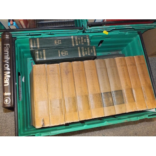 173 - THREE TRAYS OF ASSORTED BOOKS TO INCLUDE A SET OF H.G. WELLS BOOKS (PLASTIC TRAYS NOT INCLUDED)