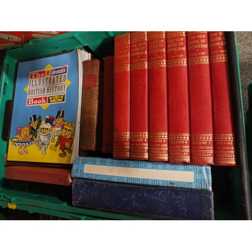 173 - THREE TRAYS OF ASSORTED BOOKS TO INCLUDE A SET OF H.G. WELLS BOOKS (PLASTIC TRAYS NOT INCLUDED)