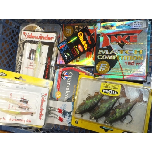 181 - A SMALL BOX OF FISHING ITEMS TO INCLUDE LURES