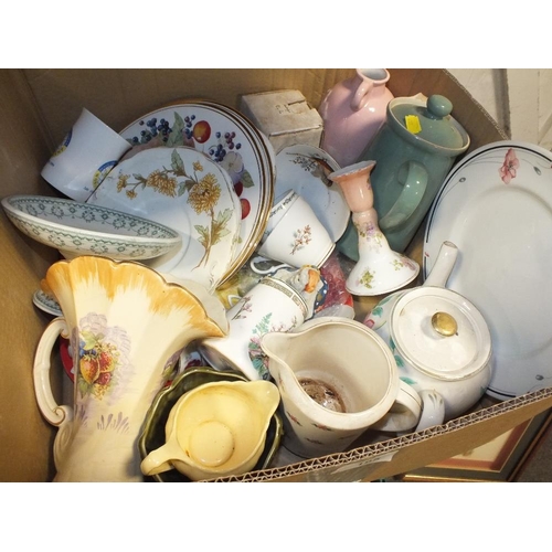 195 - A BOX OF ASSORTED CERAMICS TO INCLUDE CROWN DEVON, BESWICK VASE ETC.