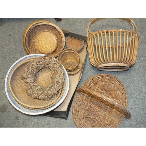 204 - A COLLECTION OF ASSORTED WICKER BASKETS