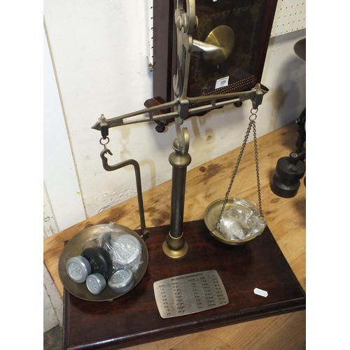 207 - A SET OF VINTAGE BRASS AND MAHOGANY POSTAL SCALES WITH WEIGHTS