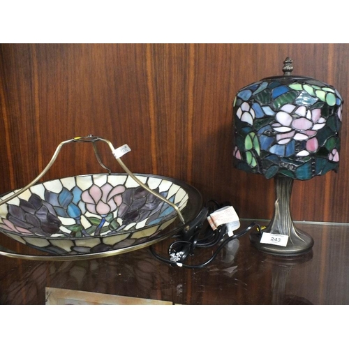 243 - A SMALL TIFFANY STYLE TABLE LAMP WITH GLASS SHADE, HEIGHT 29 CM, TOGETHER WITH A SIMILAR CEILING LIG... 