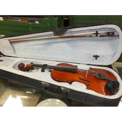 247 - A CASED MODERN PRIMAVERA VIOLIN AND BOW