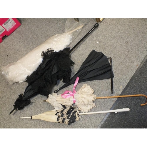 248 - FOUR VINTAGE PARASOLS TOGETHER WITH AN OSTRICH FEATHER FAN