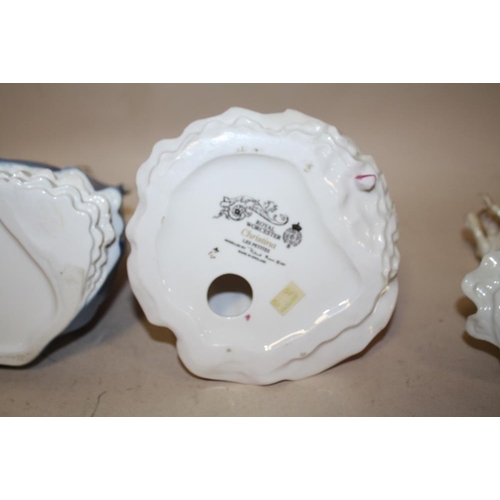 391 - A COLLECTION OF LADY FIGURES COMPRISING OF ROYAL DOULTON 'HELEN' HN3601, 'THANK YOU' HN3390, COALPOR... 