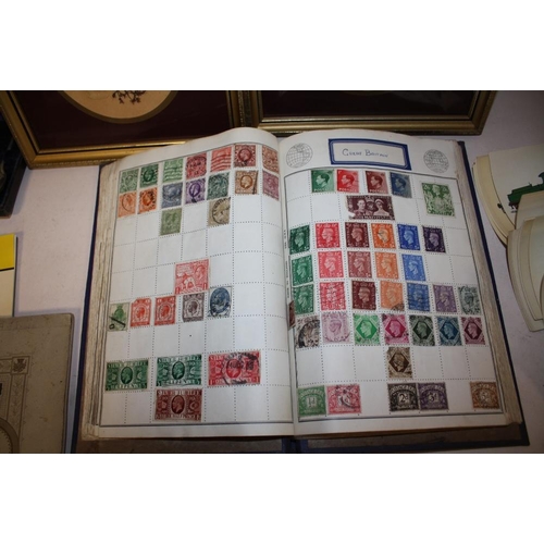 397 - A QUANTITY OF CIGARETTE CARDS BOTH LOOSE AND IN ALBUMS TOGETHER WITH A WORLD STAMP ALBUM, POSTCARDS ... 