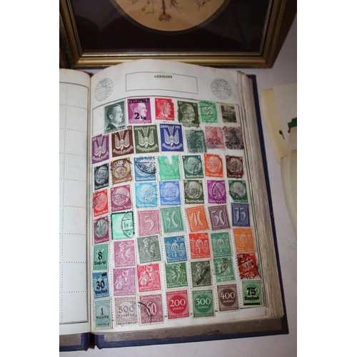 397 - A QUANTITY OF CIGARETTE CARDS BOTH LOOSE AND IN ALBUMS TOGETHER WITH A WORLD STAMP ALBUM, POSTCARDS ... 