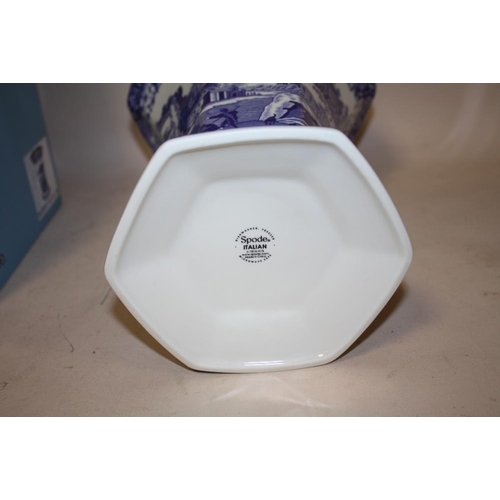 398 - A BOXED SPODE BLUE ITALIAN DESIGN, HEXAGONAL VASE HEIGHT 27CM