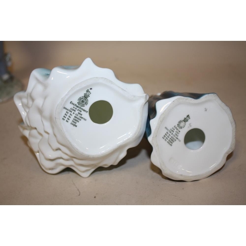 402 - A COLLECTION OF ASSORTED CERAMIC LADY FIGURES TO INCLUDE COALPORT AND OTHER EXAMPLES A/F