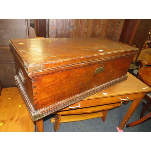 708 - AN ANTIQUE MAHOGANY TRUNK WITH TWO CARRY HANDLES AND NAME PLAQUE     - K. HILL W-  CM