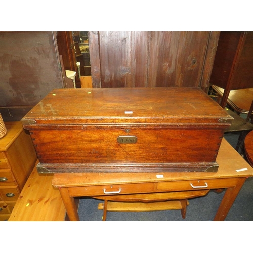 708 - AN ANTIQUE MAHOGANY TRUNK WITH TWO CARRY HANDLES AND NAME PLAQUE     - K. HILL W-  CM
