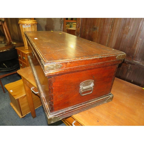 708 - AN ANTIQUE MAHOGANY TRUNK WITH TWO CARRY HANDLES AND NAME PLAQUE     - K. HILL W-  CM