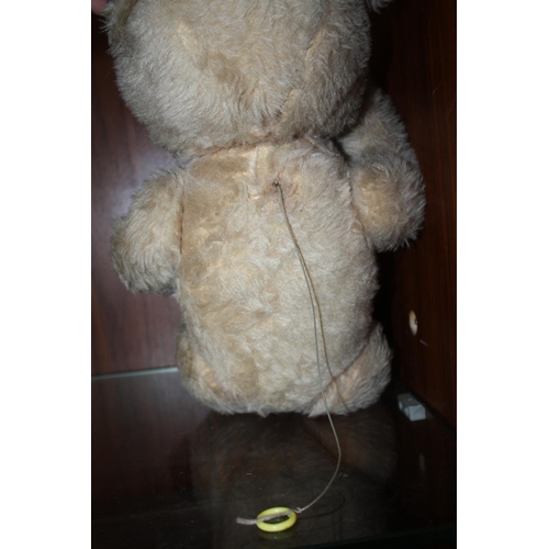 225A - A VINTAGE JOINTED TEDDY BEAR WITH GLASS EYES AND PULL STRING