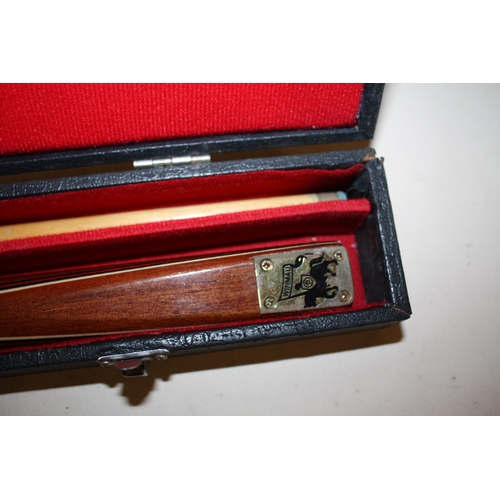 291A - A VINTAGE CASED WINMAU SNOOKER CUE