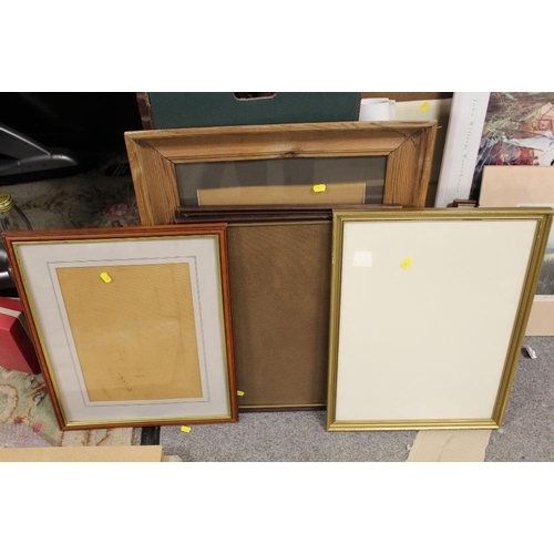 30 - A COLLECTION OF ASSORTED PICTURE FRAMES AND PICTURE GLASS ETC