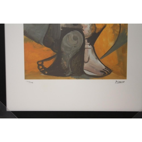 6 - A FRAMED AND GLAZED LIMITED EDITION PICASSO ABSTRACT FIGURE STUDY PRINT 178/200 WITH BLIND STAMP LOW... 