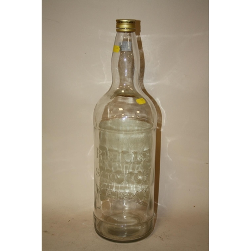 220 - A LARGE BELL'S OLD SCOTCH WHISKY BOTTLE, H 50 CM