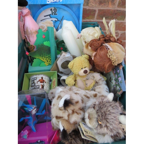 161 - A BOX OF MODERN TOYS AND HOUSEHOLD ITEMS TOGETHER WITH A SELECTION OF NEW AND VINTAGE SOFT TOYS TO I... 