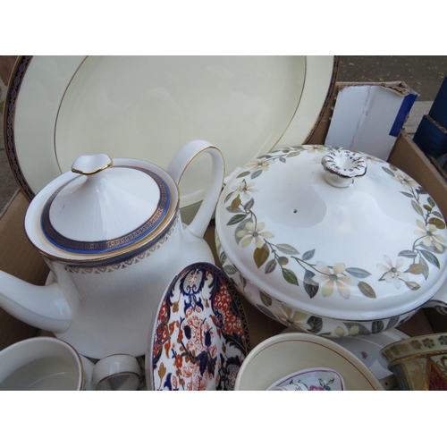 184 - TWO TRAYS OF CHINA AND CERAMICS TO INCLUDE NORITAKE, BESWICK ETC.