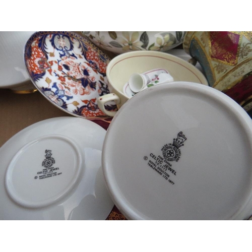 184 - TWO TRAYS OF CHINA AND CERAMICS TO INCLUDE NORITAKE, BESWICK ETC.