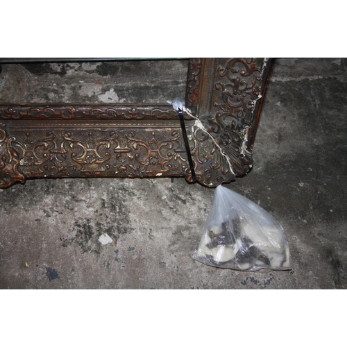 30 - AN ANTIQUE GILT PICTURE FRAME A/F - REBATE 51 CM BY 64.5 CM