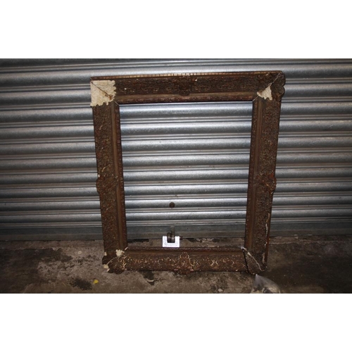 30 - AN ANTIQUE GILT PICTURE FRAME A/F - REBATE 51 CM BY 64.5 CM