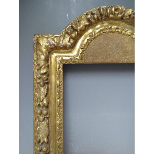91 - A 17TH CENTURY CONTINENTAL DECORATIVE CARVED WOODEN FRAME WITH ARCHED TOP, frame W 7 cm, rebate 40 x... 