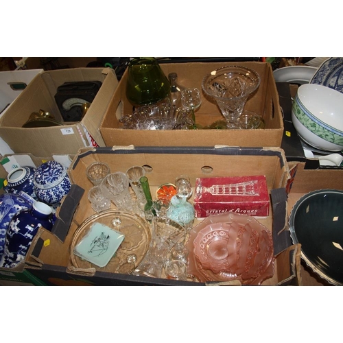 176 - TWO TRAYS OF ASSORTED GLASSWARE TO INCLUDE A CAITHNESS VASE, AND CUT GLASS VASES