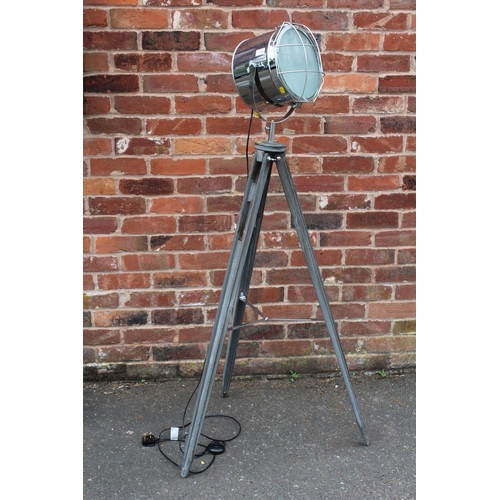 134 - A MODERN CHROME EFFECT TRIPOD LAMP