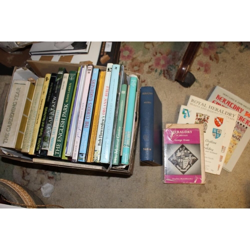 136 - A BOX OF GARDENING BOOKS TO INCLUDE DAN PEARSON, AND GEOFFREY SMITH TOGETHER WITH A SMALL COLLECTION... 