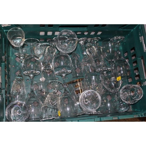 147 - A TRAY OF DRINKING GLASSES TO INCLUDE CUT GLASS EXAMPLES