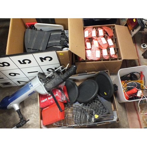 118 - THREE BOXES CONTAINING A SELECTION OF ITEMS TO INCLUDE A BOX OF CREDIT CARD READERS, HOOPLA GAME, TH... 