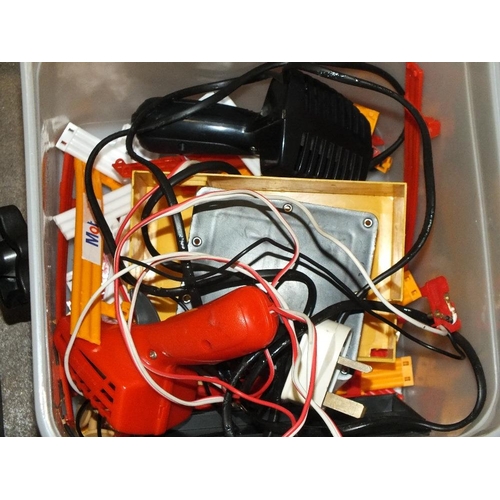 118 - THREE BOXES CONTAINING A SELECTION OF ITEMS TO INCLUDE A BOX OF CREDIT CARD READERS, HOOPLA GAME, TH... 