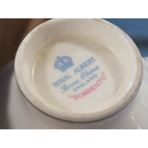 142 - A SMALL TRAY OF ROYAL ALBERT SORRENTO PATTERN CHINA