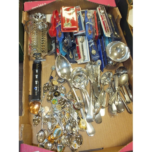 71 - A TRAY OF SOUVENIR SPOONS TOGETHER WITH OTHER SILVER PLATED FLATWARE