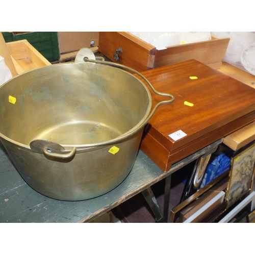 77 - A VINTAGE CANTEEN OF CUTLERY TOGETHER WITH A LARGE BRASS JAM PAN