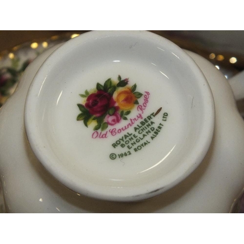 83 - A SIX PERSON ROYAL ALBERT OLD COUNTRY ROSES CHINA TEA SET