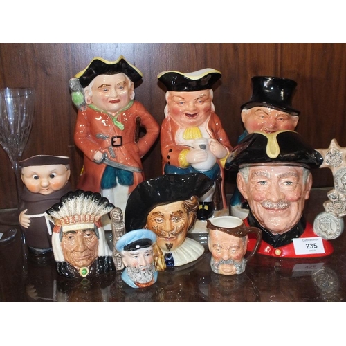 235 - A SELECTION OF TOBY JUGS AND CHARACTER JUGS TO INCLUDE ROYAL DOULTON CHELSEA PENSIONER D6817 (9)
