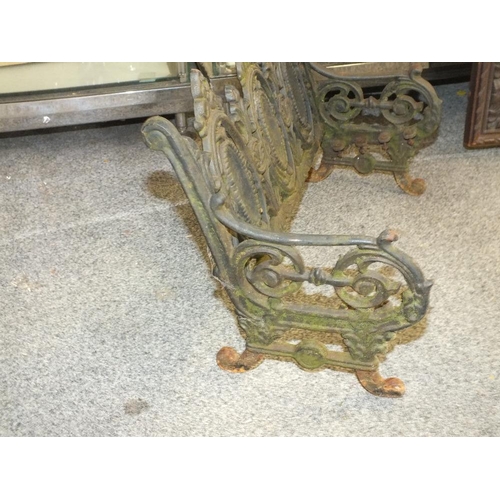 241 - AN UNUSUAL NOVELTY CAST METAL MINIATURE GARDEN BENCH, W 37 CM