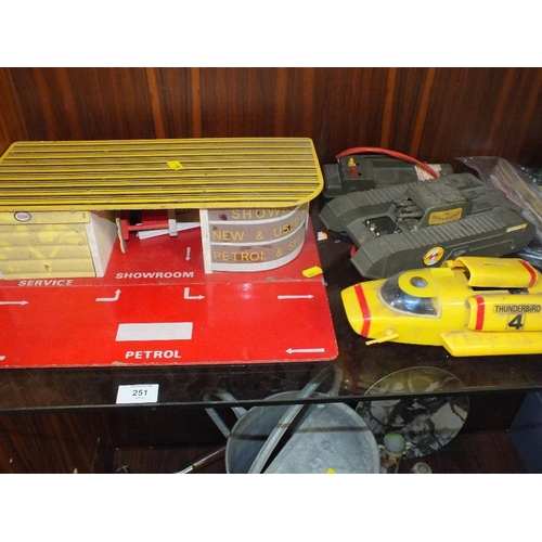 251 - A VINTAGE CHILDS ESSO PLAY GARAGE TOGETHER WITH A DEMON DRAGON TANK AND A THUNDERBIRD 4 FIGURE (A/F ... 