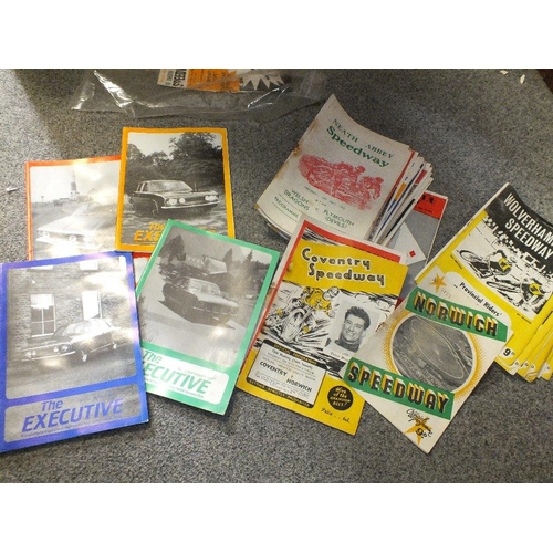 252 - A QUANTITY OF SPEEDWAY / FORD CAR BOOKS