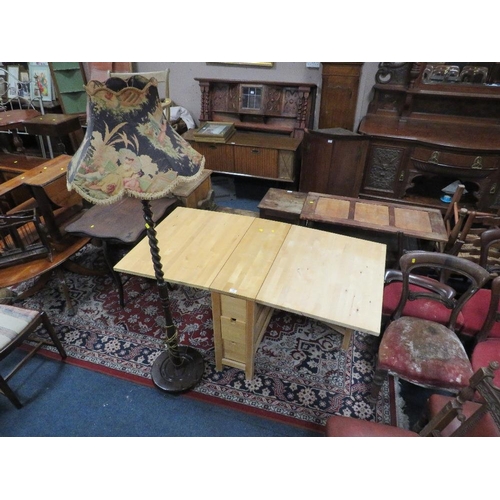 751 - A MODERN DROPLEAF TABLE TOGETHER WITH A VINTAGE STANDARD LAMP AND SHADE